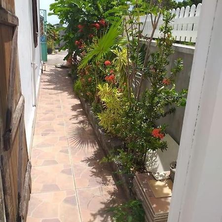 Maison Creole Chaleureuse Avec Stationnement Le Gosier  Exterior foto