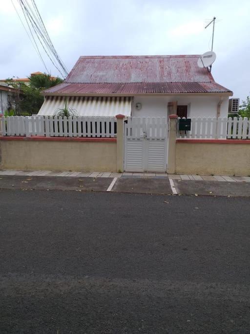 Maison Creole Chaleureuse Avec Stationnement Le Gosier  Exterior foto