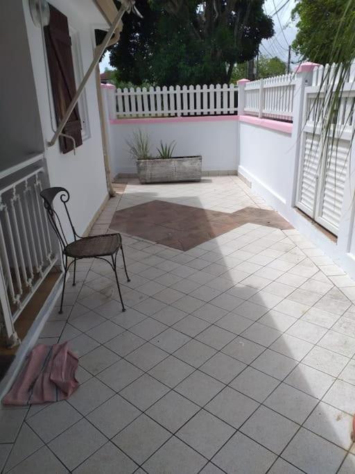 Maison Creole Chaleureuse Avec Stationnement Le Gosier  Exterior foto