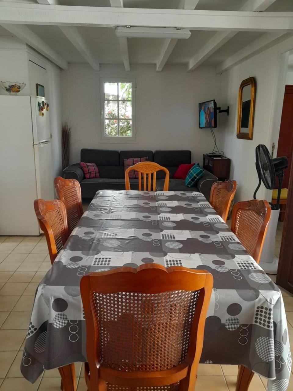 Maison Creole Chaleureuse Avec Stationnement Le Gosier  Exterior foto